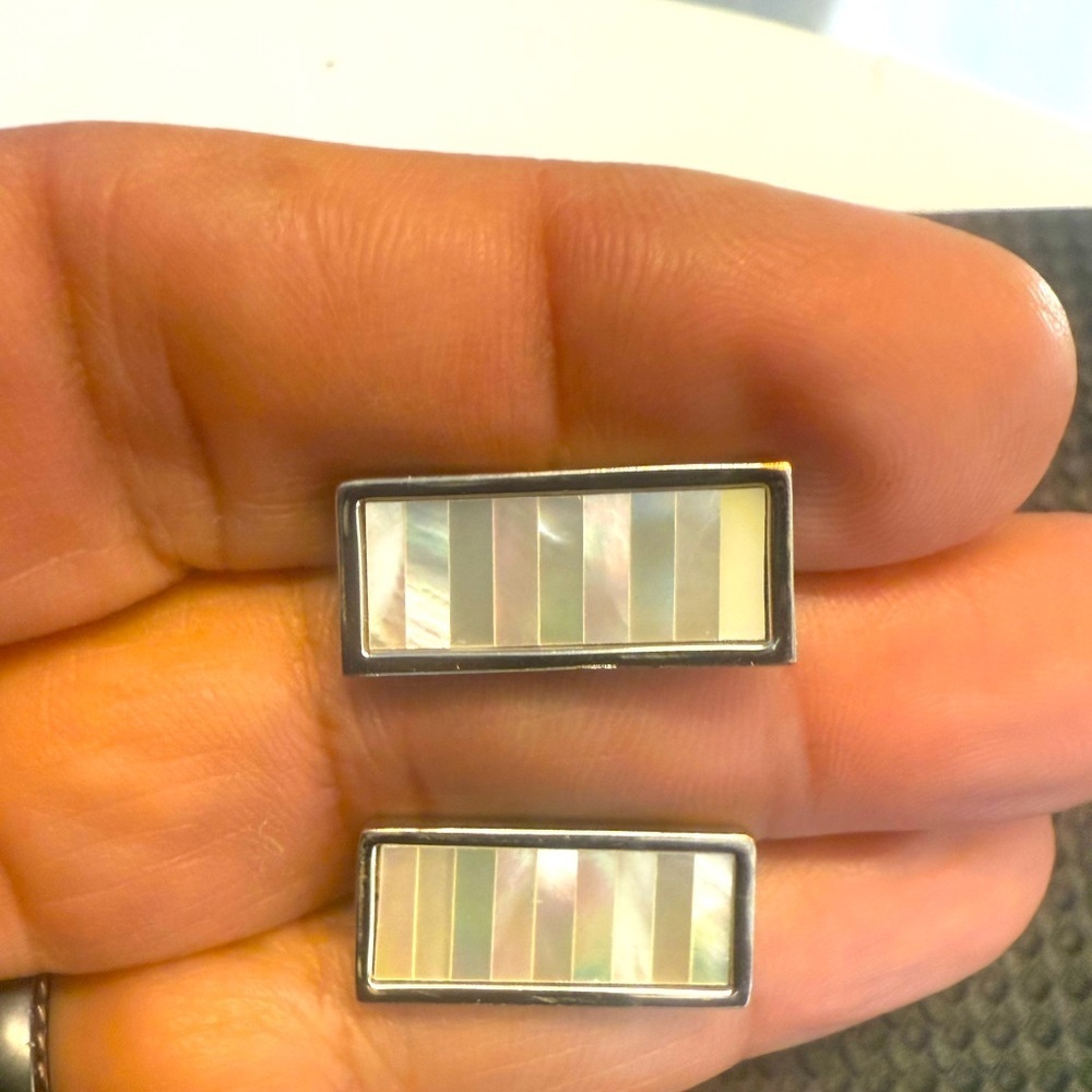 Jos A Banks Mother of Pearl Cufflinks.  EA045